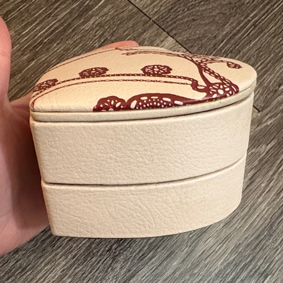 PANDORA Heart-Shaped Jewelry Box - Picture 3 of 7